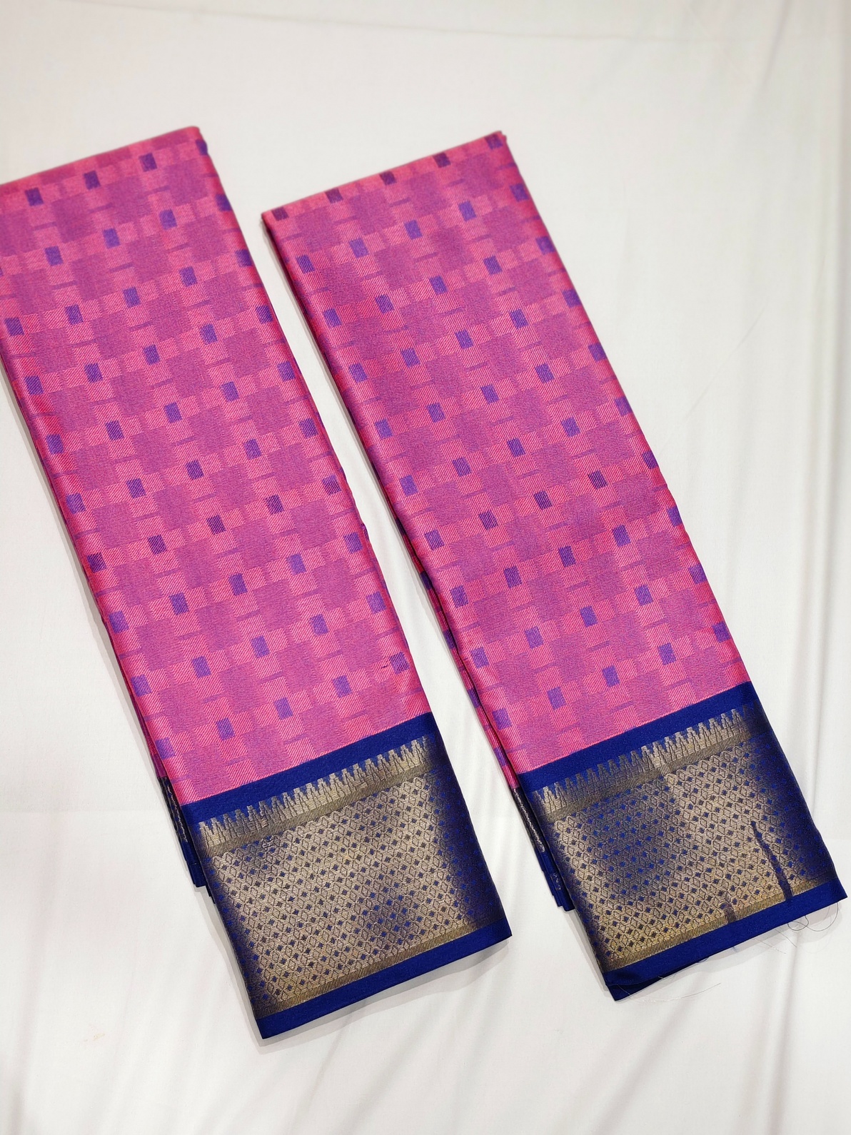 Baby Pink Soft cotton rich thread woven checked design saree & Golden zari blue border