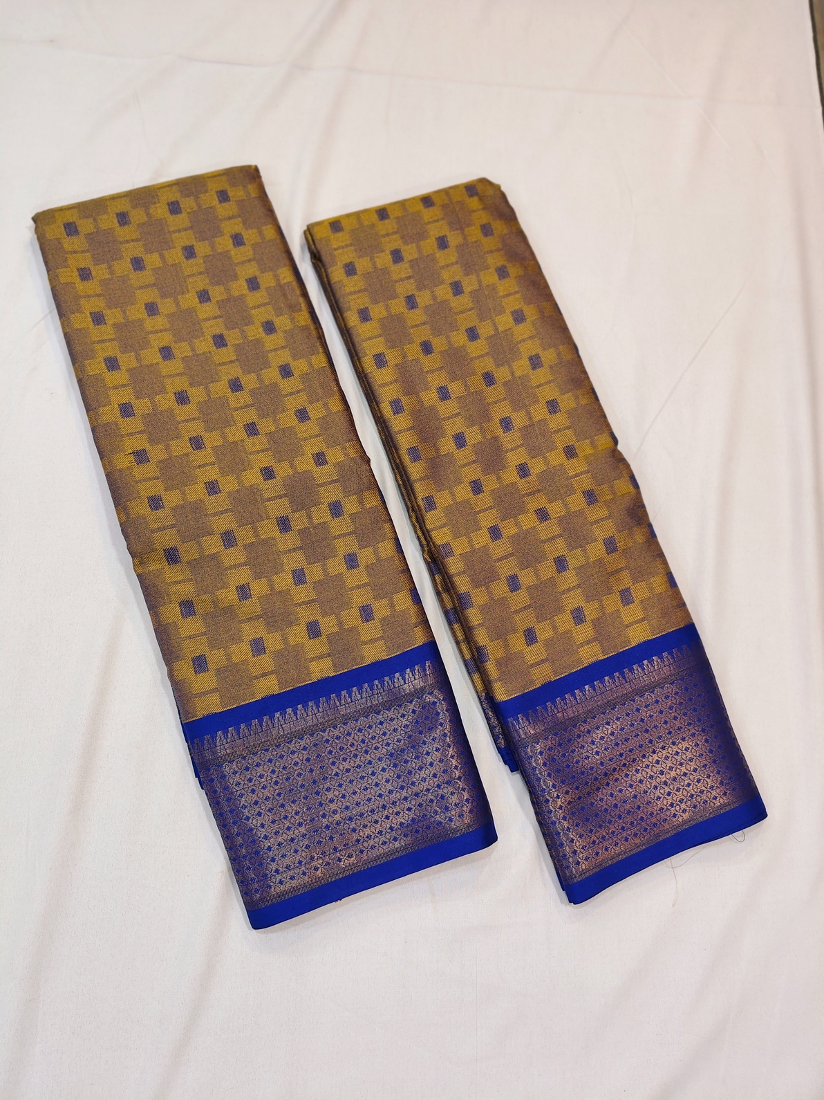Mustard Yellow Soft cotton rich thread woven checked design saree & Golden zari blue border