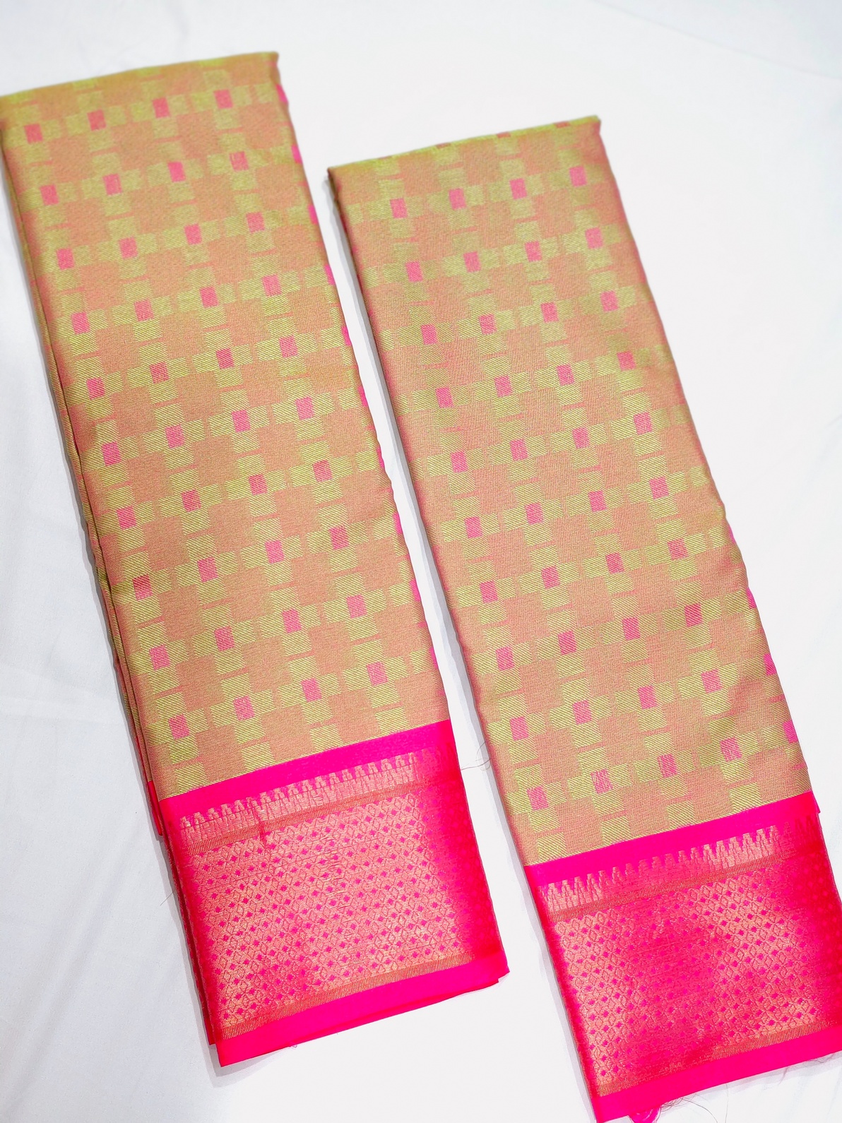 Pista green Soft cotton rich thread woven checked design saree & Golden zari pink border